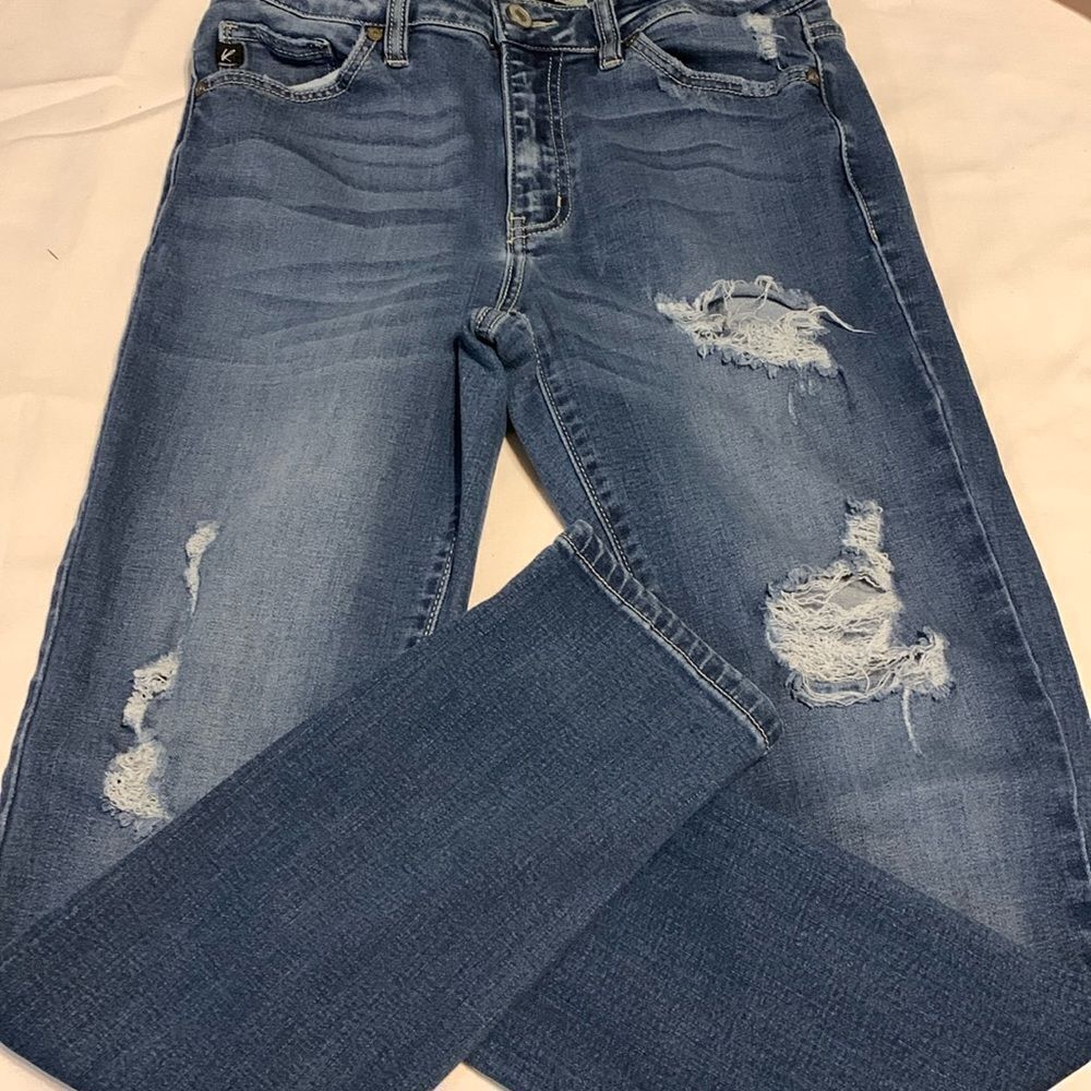 Kancan size 28 denim jeans distressed.